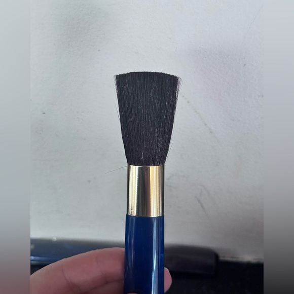 Two Estée Lauder Powder Brushes - Picture 3 of 3